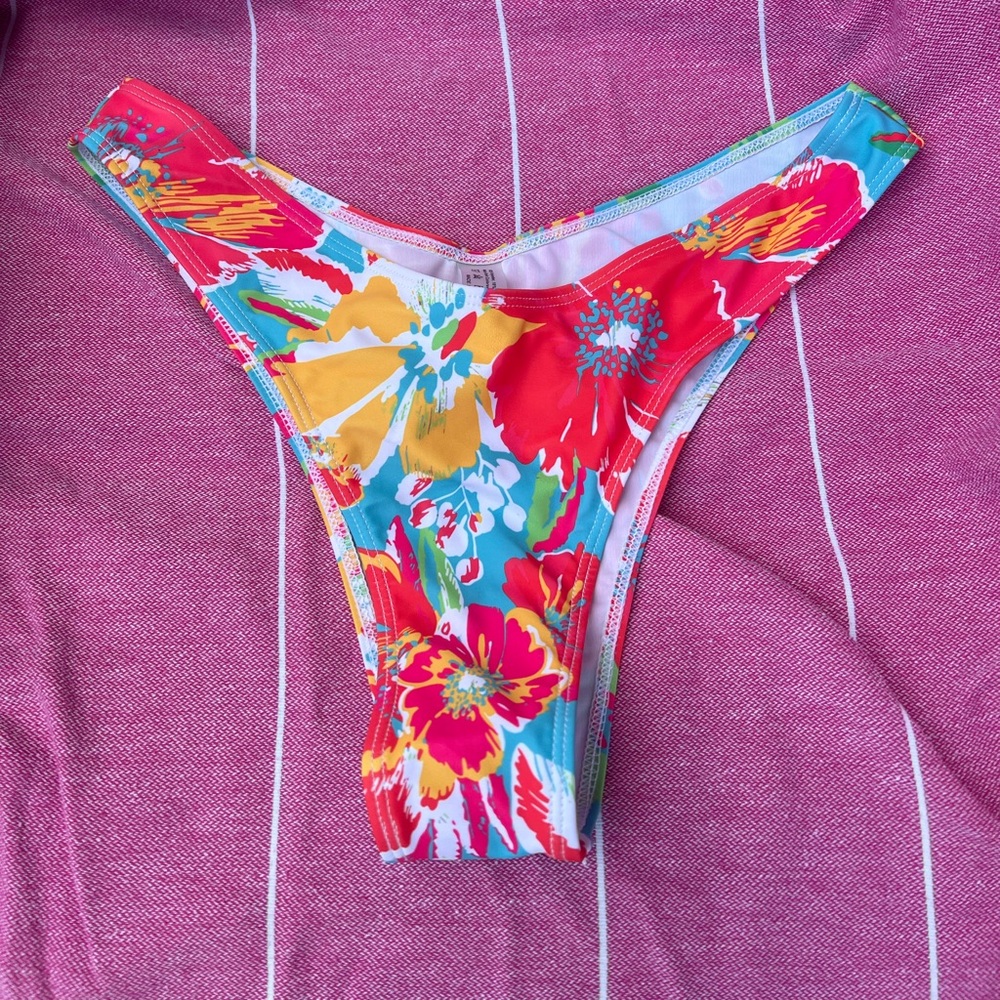 4 new bikini bottoms size L